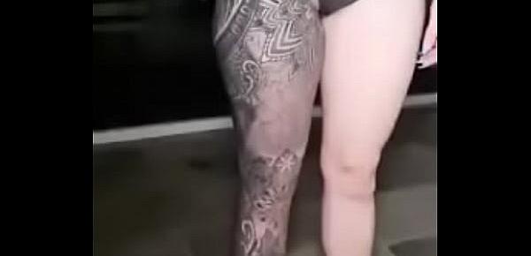  A maior tatuagem em uma mulher